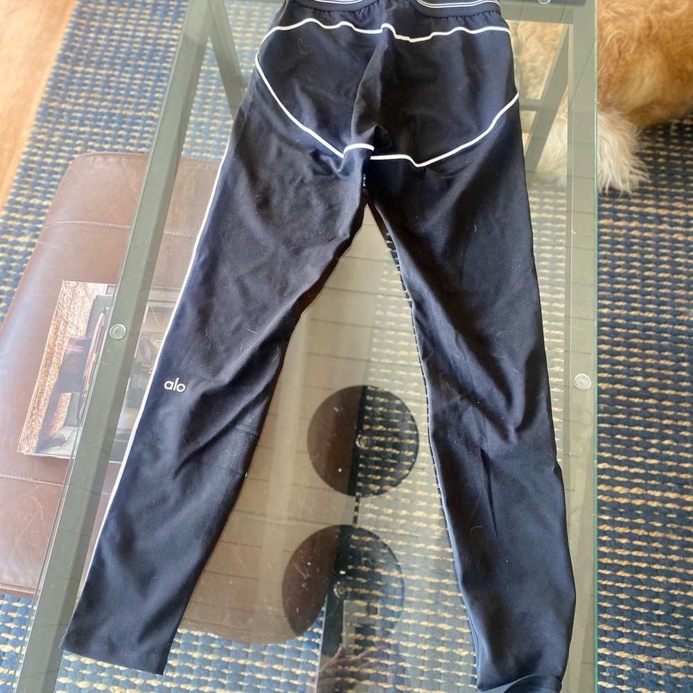 ALO Yoga Black Leggings with White Piping - Picture 8 of 8